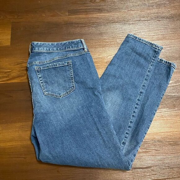 Torrid BOYFRIEND JEAN - VINTAGE STRETCH MEDIUM WASH - Picture 7 of 10